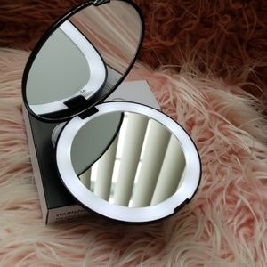 LED lighted compact Mirror